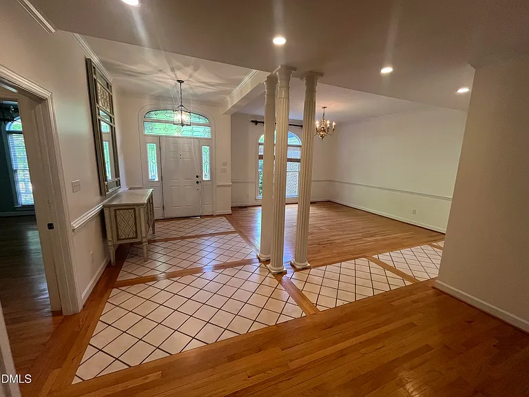 205 Berry Hill Dr — Photo 4