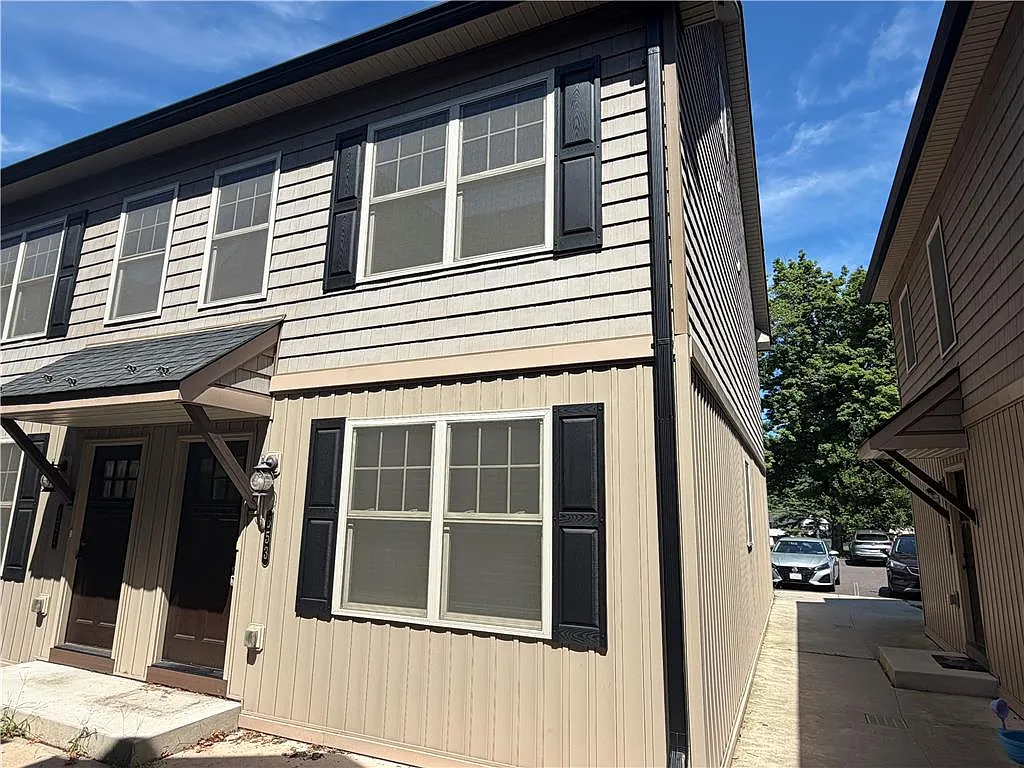 2 bed, 2.0 bath, 1617 sqft, $2,150 — Photo 2