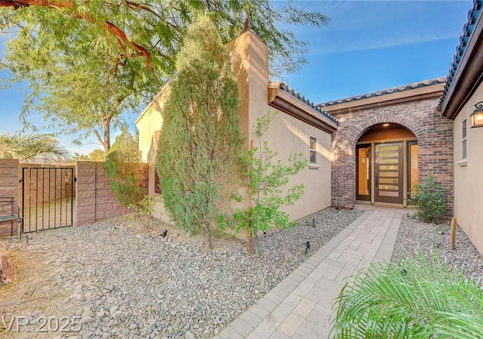 Sought after single-story home in Lake Las Vegas on the Golf Course — Photo 4