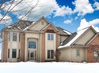 19490 Legend Ct, Brookfield, WI 53045