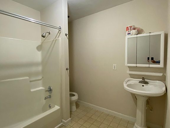 3rd image of 3333 Clark Cir #3333