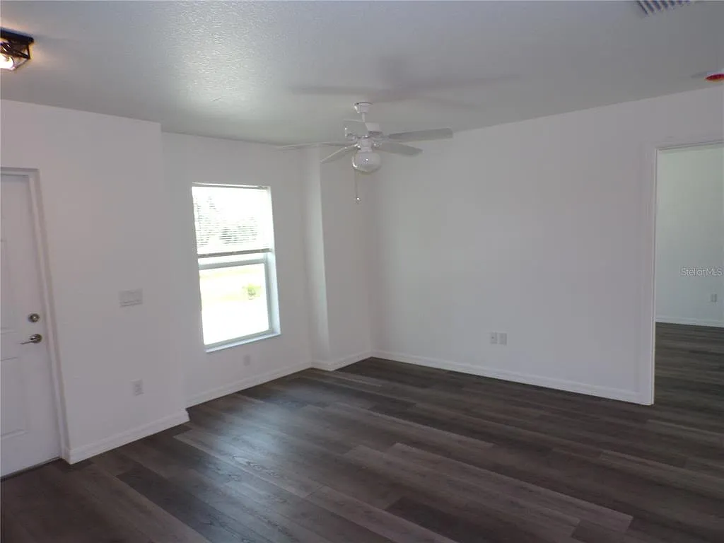 3 bed, 2.0 bath, 1283 sqft, $1,800 — Photo 4