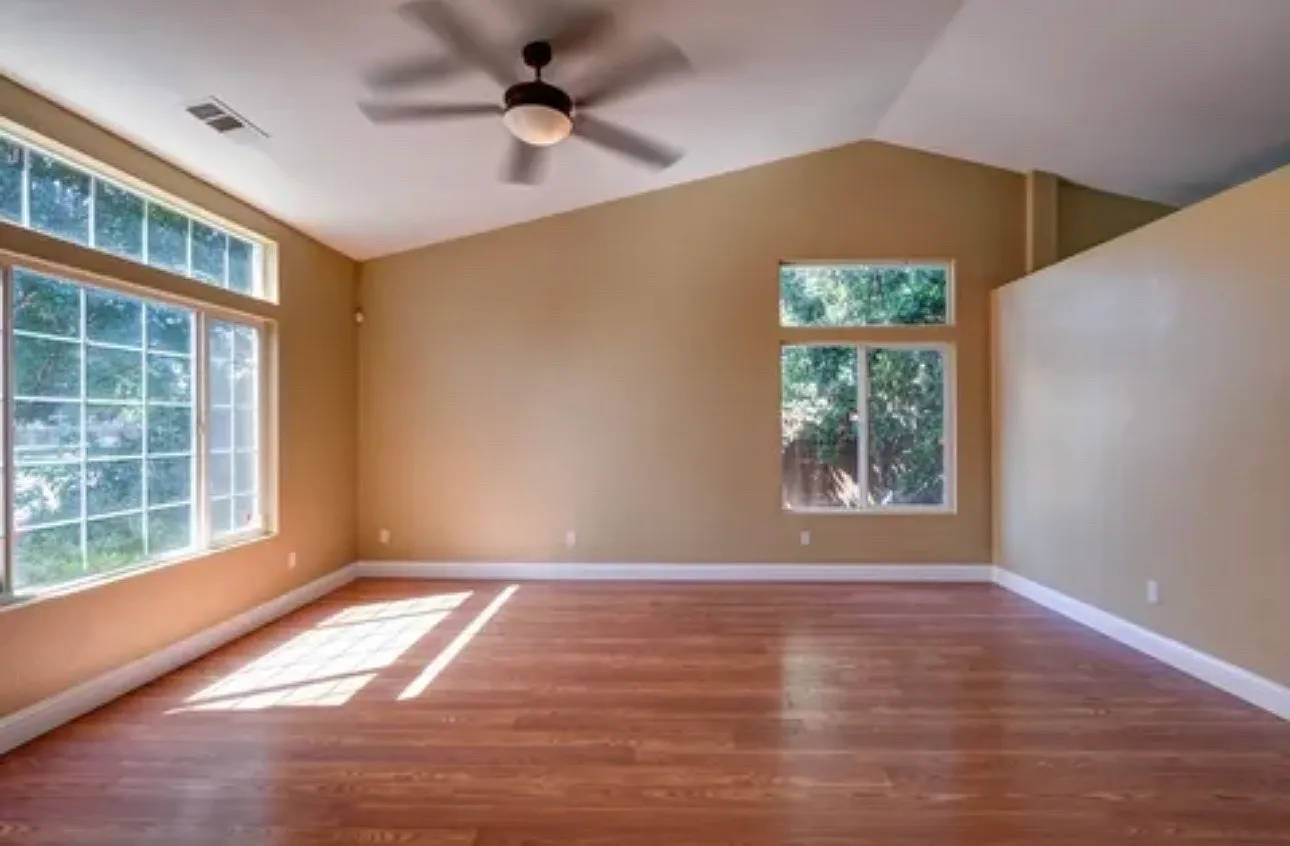 4 bed, 1917 sqft, $3,200 — Photo 2