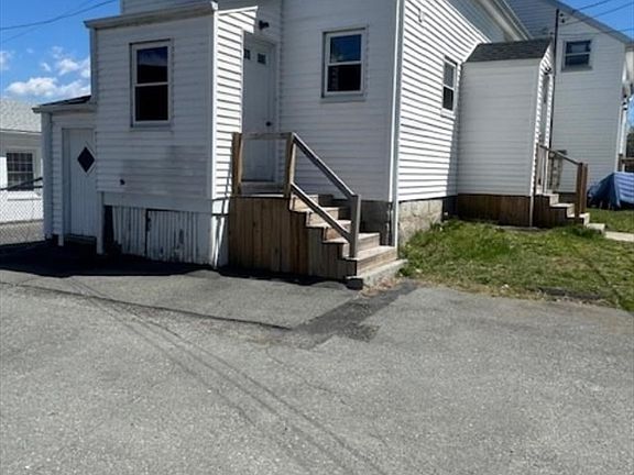 4th image of 2157 Acushnet Ave