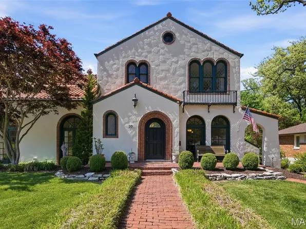 10 Oak Knoll Pl, Belleville, IL 62223