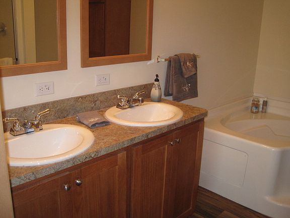 4th image of 17 Mowerson Dr