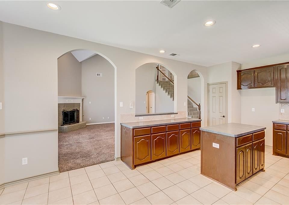 1st image of 2325 Bay Lakes Ct