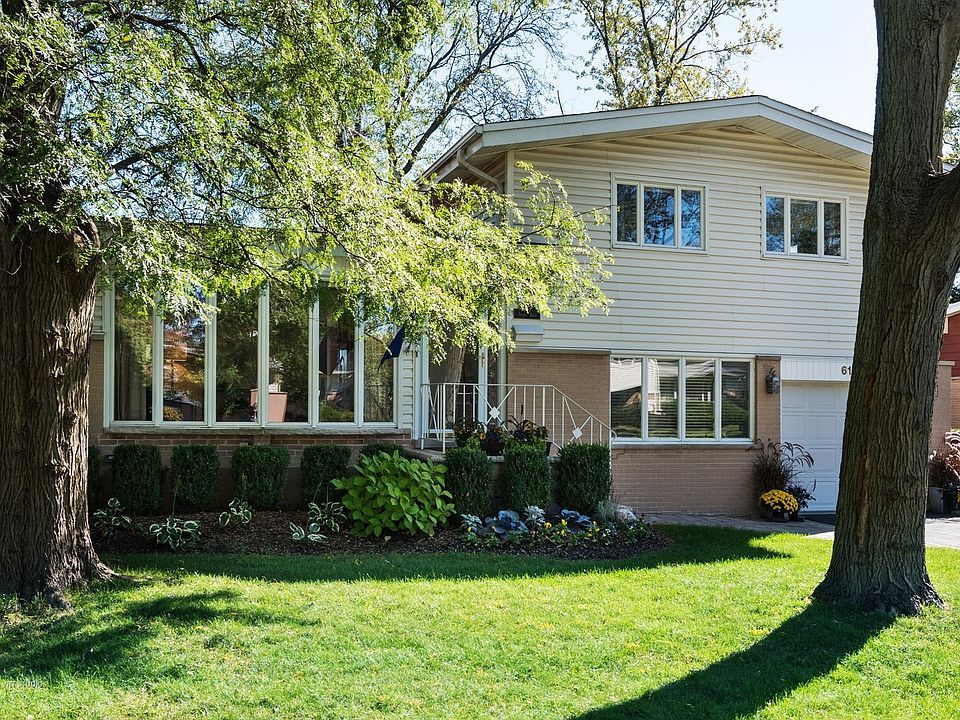 1st image of 613 Fairway Dr