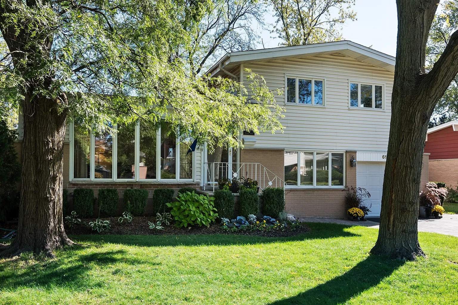 613 Fairway Dr photo 1
