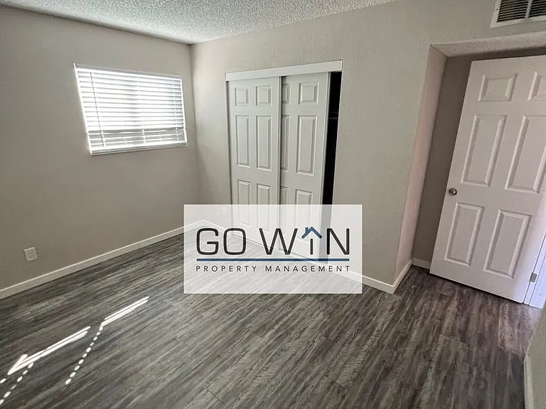 1212 W Mountain View Rd — Photo 11