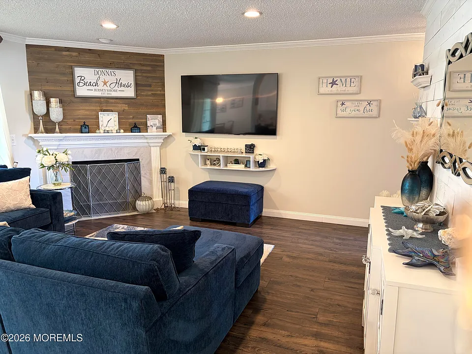 2111 Waters Edge Dr #2111