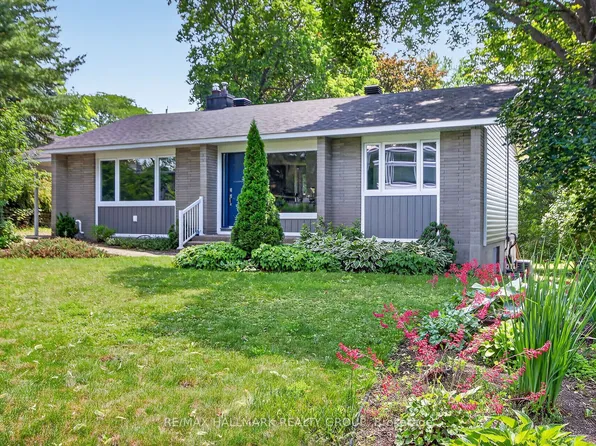 1054 Chelsea Dr, Ottawa, ON K1K 0M8