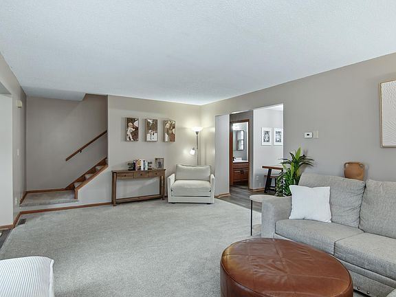 5th image of 531 Hunter Hill Rd