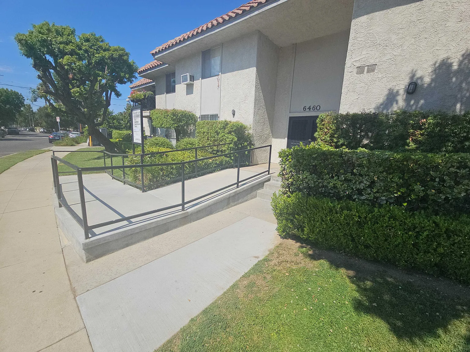 1 bed, $1,824 — Photo 2