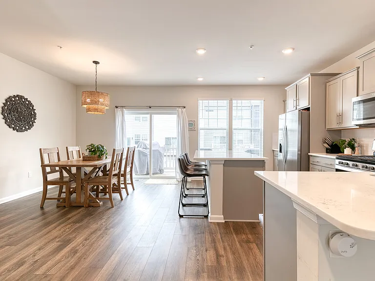 2050 Hinshaw Dr — Photo 14