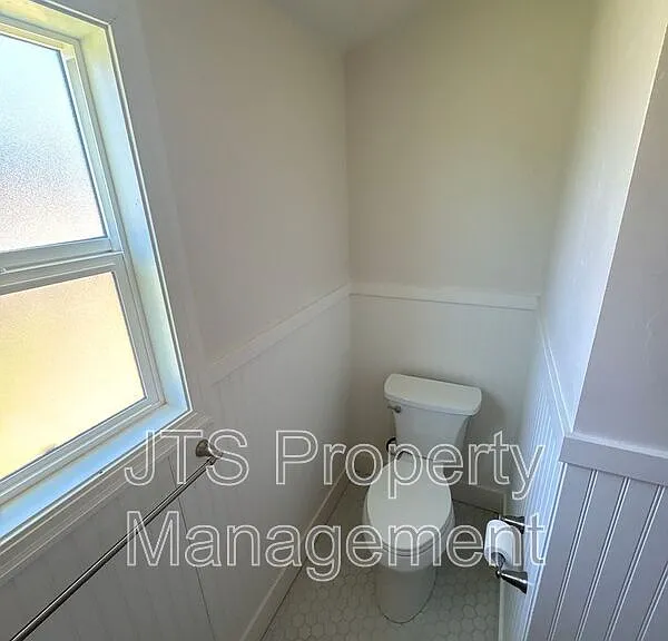 501 J St — Photo 18