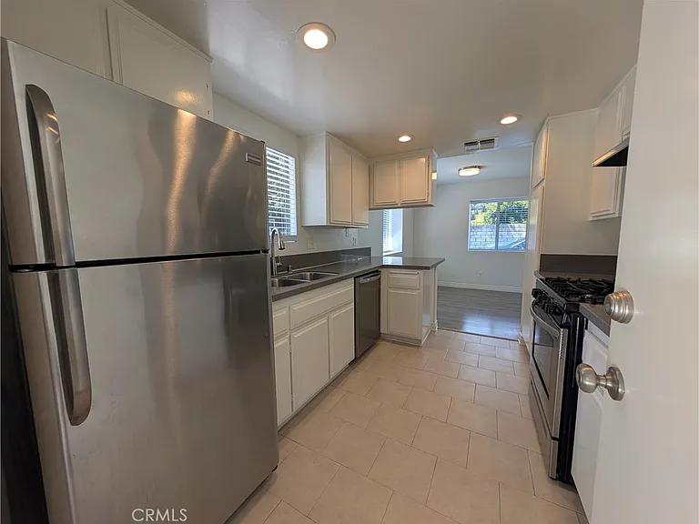 529 E Colorado Blvd #D — Photo 21