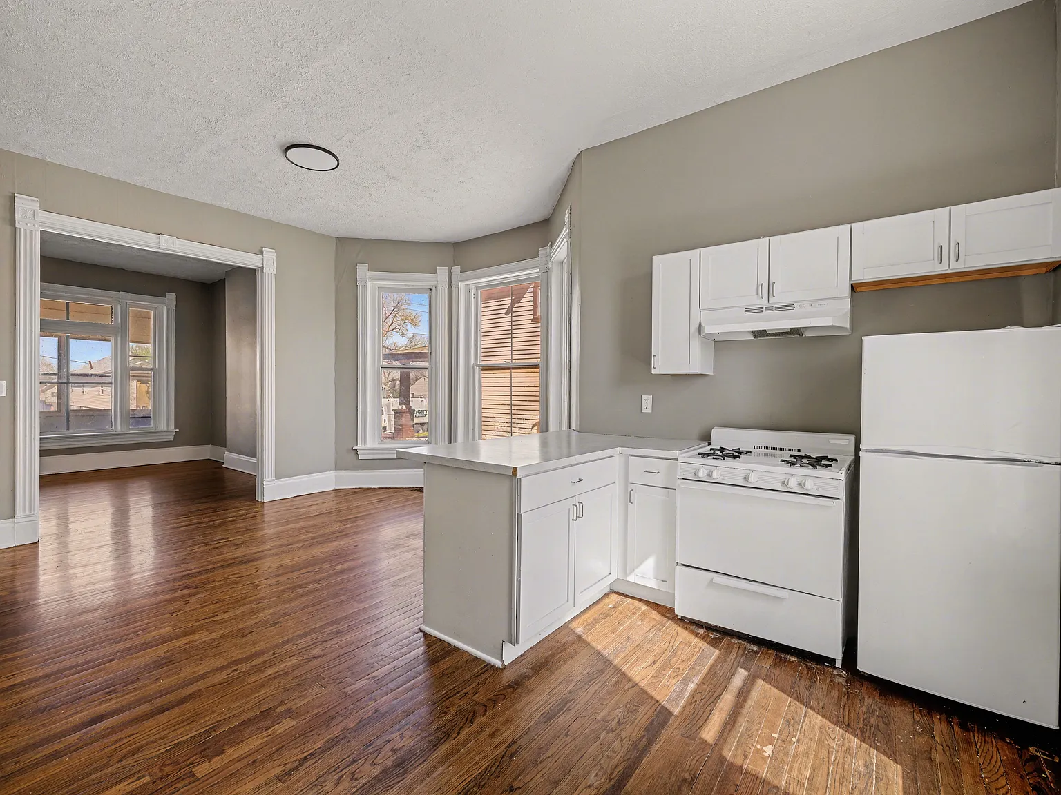 2 bed, 120 sqft, $1,375 — Photo 2