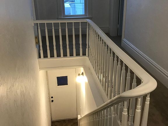 Stairway/Hallway