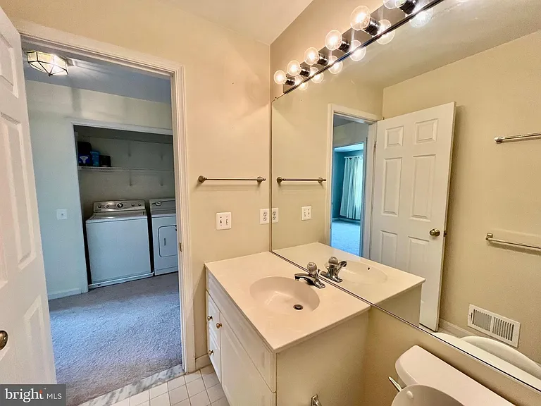 7504 Lamoyne Ct — Photo 37