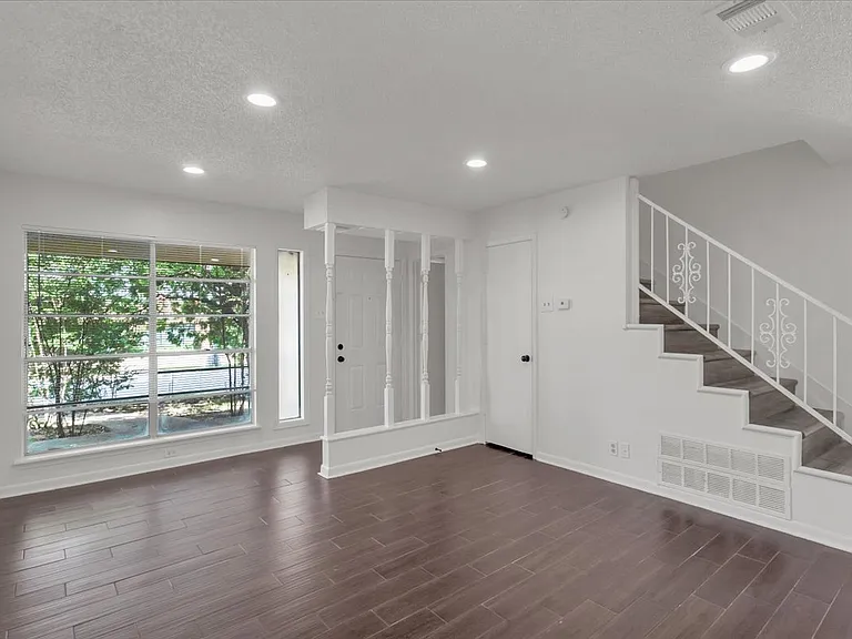1312 N Travis St — Photo 7