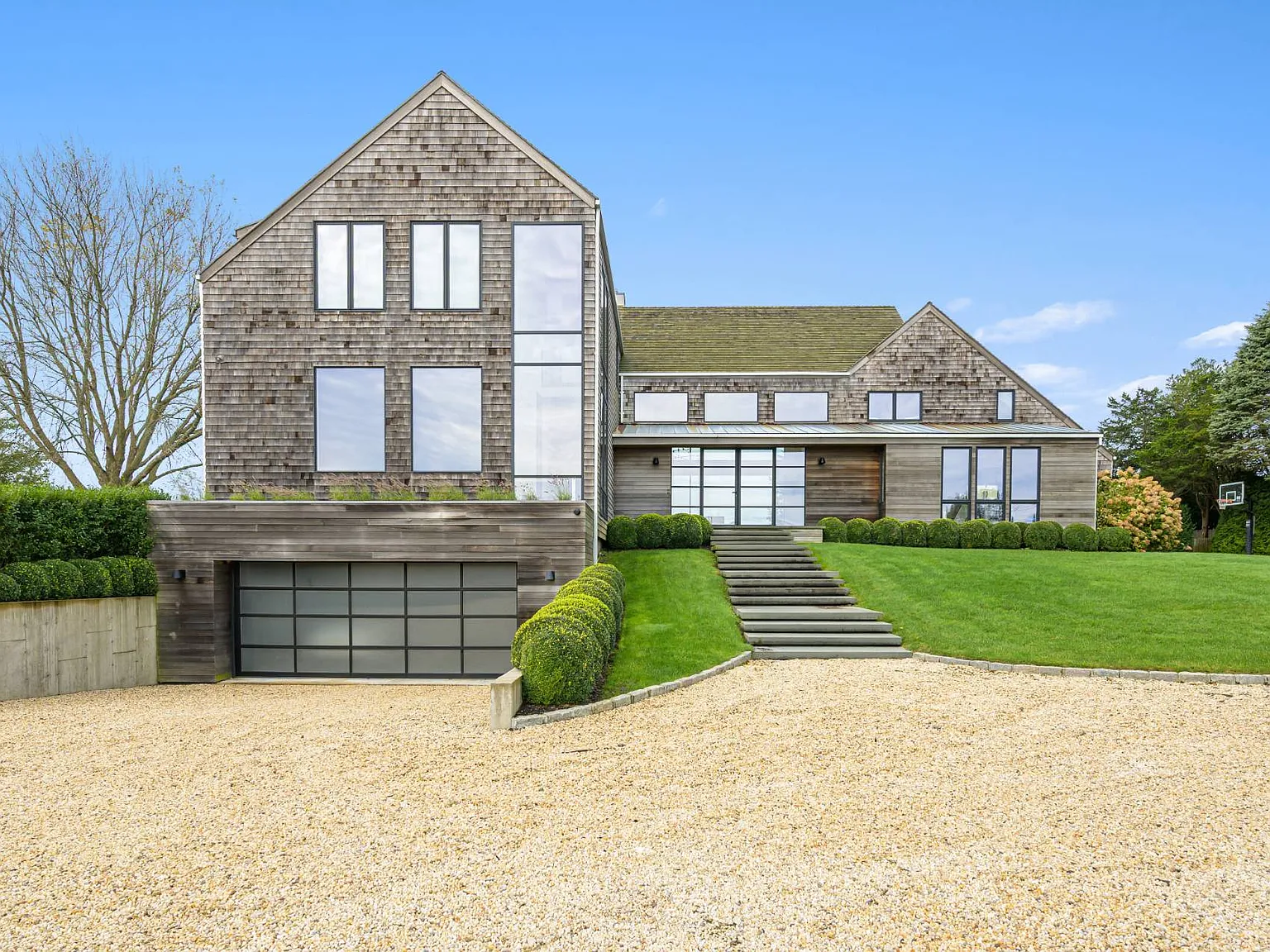 Chic Contemporary Summer Estate — Photo 2