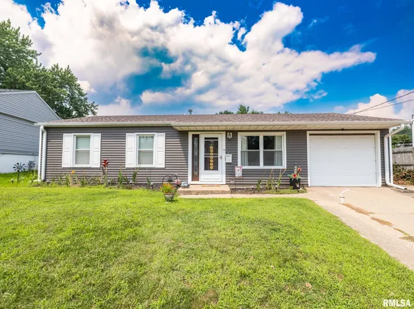 1603 Memorial Dr, Pekin, IL 61554