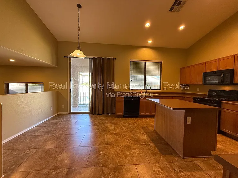 8014 W Pima St — Photo 5