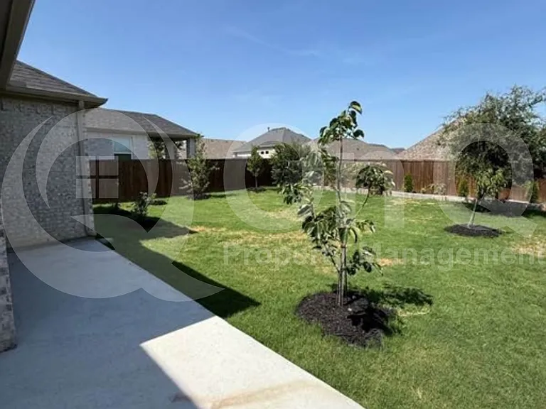 112 Baker St — Photo 24