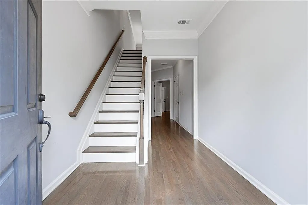 3 bed, 3.5 bath, 2358 sqft, $2,300 — Photo 4