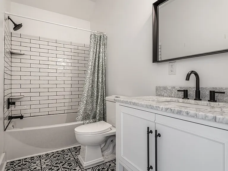 644 N Tacoma Ave — Photo 20