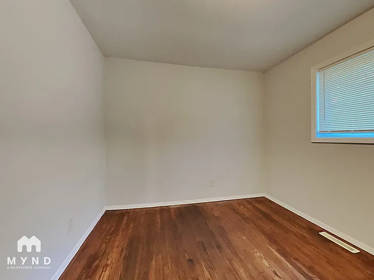 301 Edgegreen Dr — Photo 12