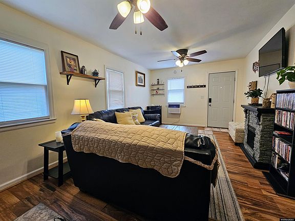 4th image of 1826 E B St