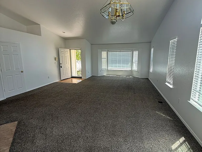 2505 Nimbus Ct — Photo 5