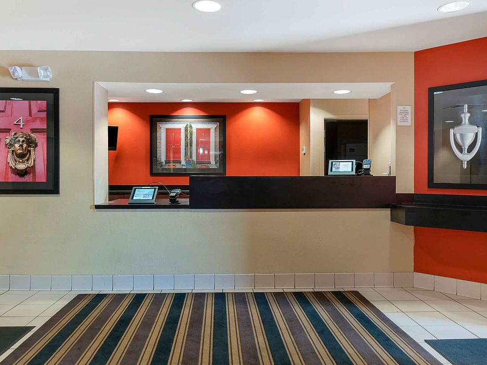 Lobby and Guest Check-in