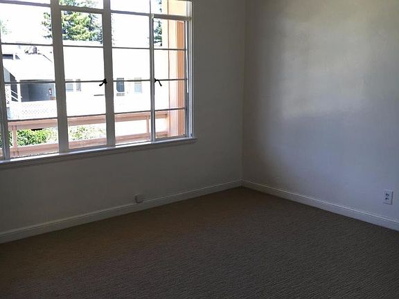 5th image of 220 N San Mateo Dr APT 4