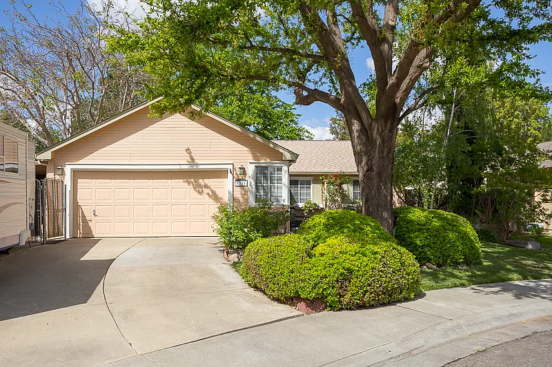 1351 Roosevelt Pl photo 1