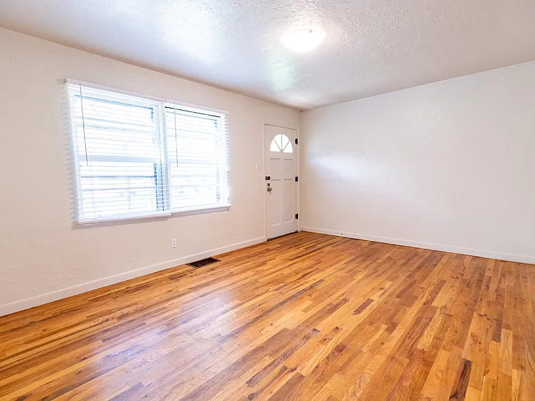 1250 Elm Ave #1250 — Photo 6