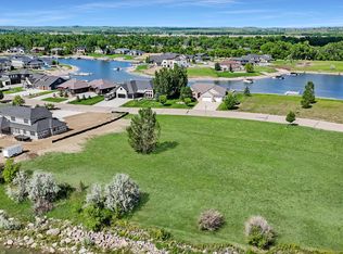 6116 Misty Waters Dr, Bismarck, ND 58503