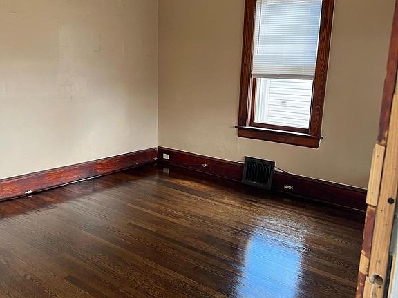 4th image of 1230 Dale Ave SE