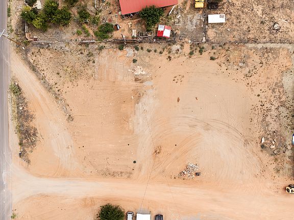 3rd image of 2814 S Desert Rd