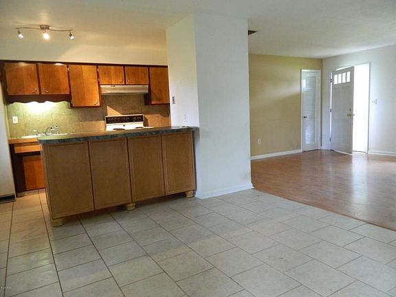5th image of 2916 Holly St