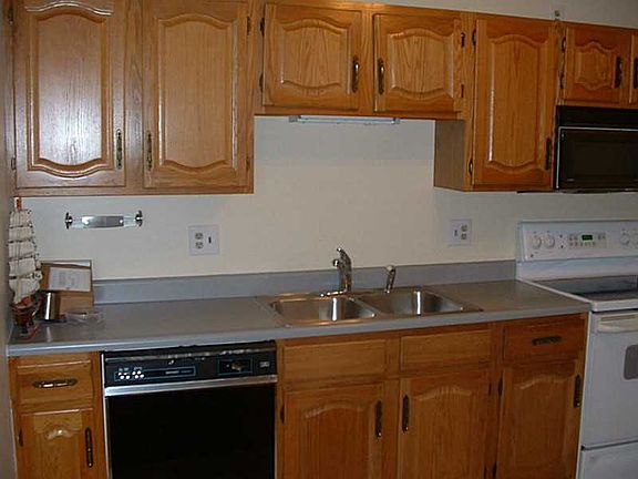 3rd image of 47 Village Ct