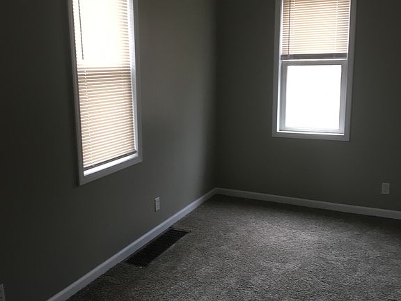 5th image of 858 S Ave SE