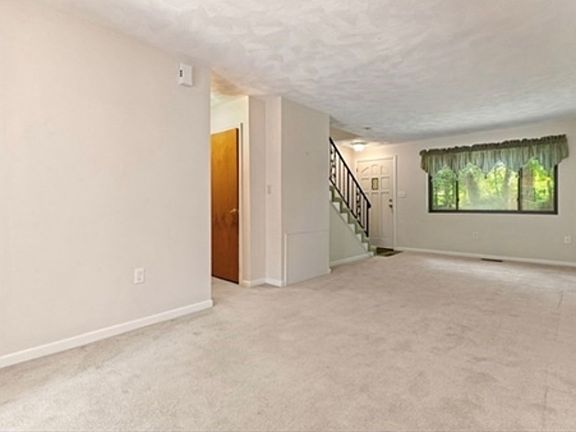 5th image of 269 Farrwood Dr