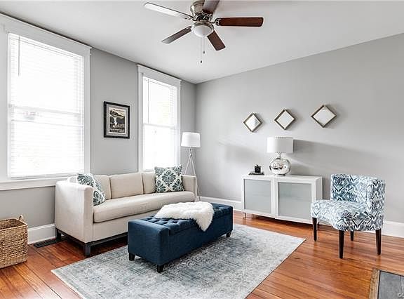 4th image of 3015 Barton Ave