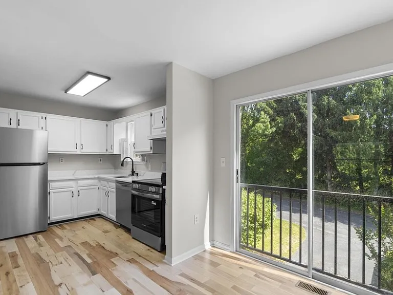 129 N Towne Ct — Photo 4
