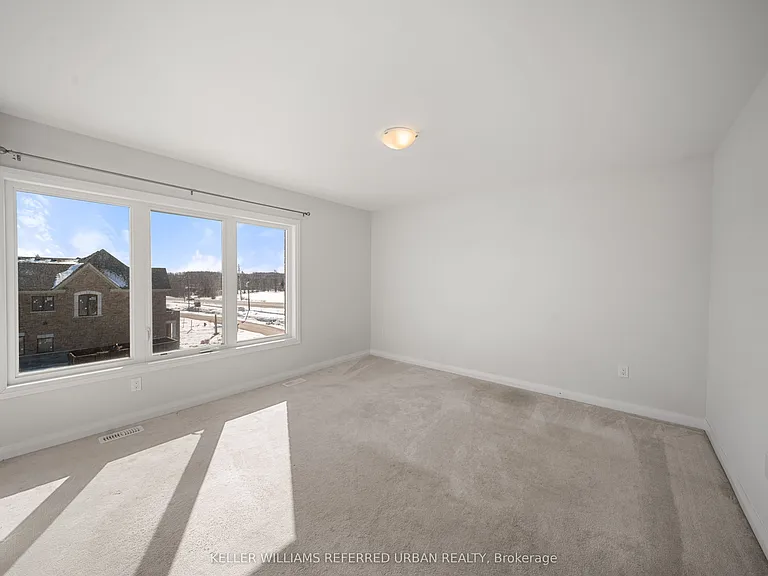 1466 Stovell Cres #MAIN UPPER — Photo 31
