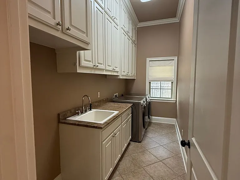 9572 Rochel Dr — Photo 87