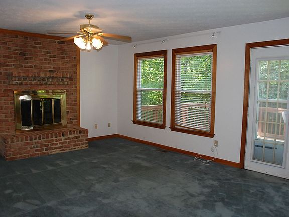 4th image of 221 Cherwell Ct
